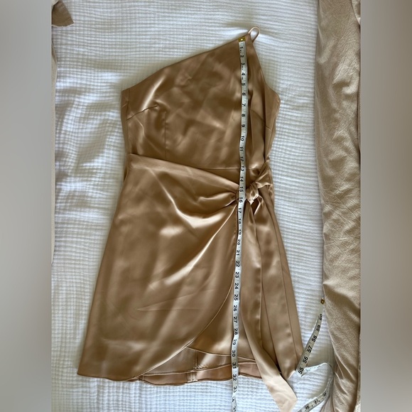 Gianni Bini One Shoulder Wrap Waist Mini Dress in Champagne Gold, Size 6 - Picture 6 of 13